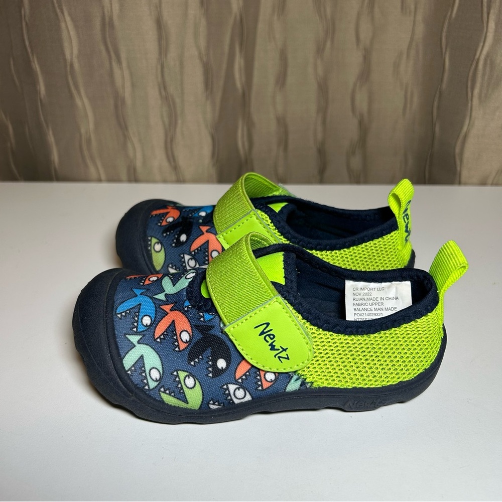 🌺 Newtz Water Shoes Toddler 7/8 Boy Fish Toe Cap Strap (2 of 2)
